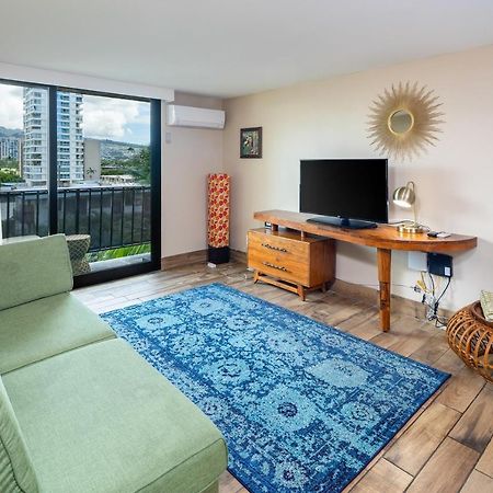 Gorgeous One Bedroom Bamboo Blocks From The Beach 호놀룰루 외부 사진