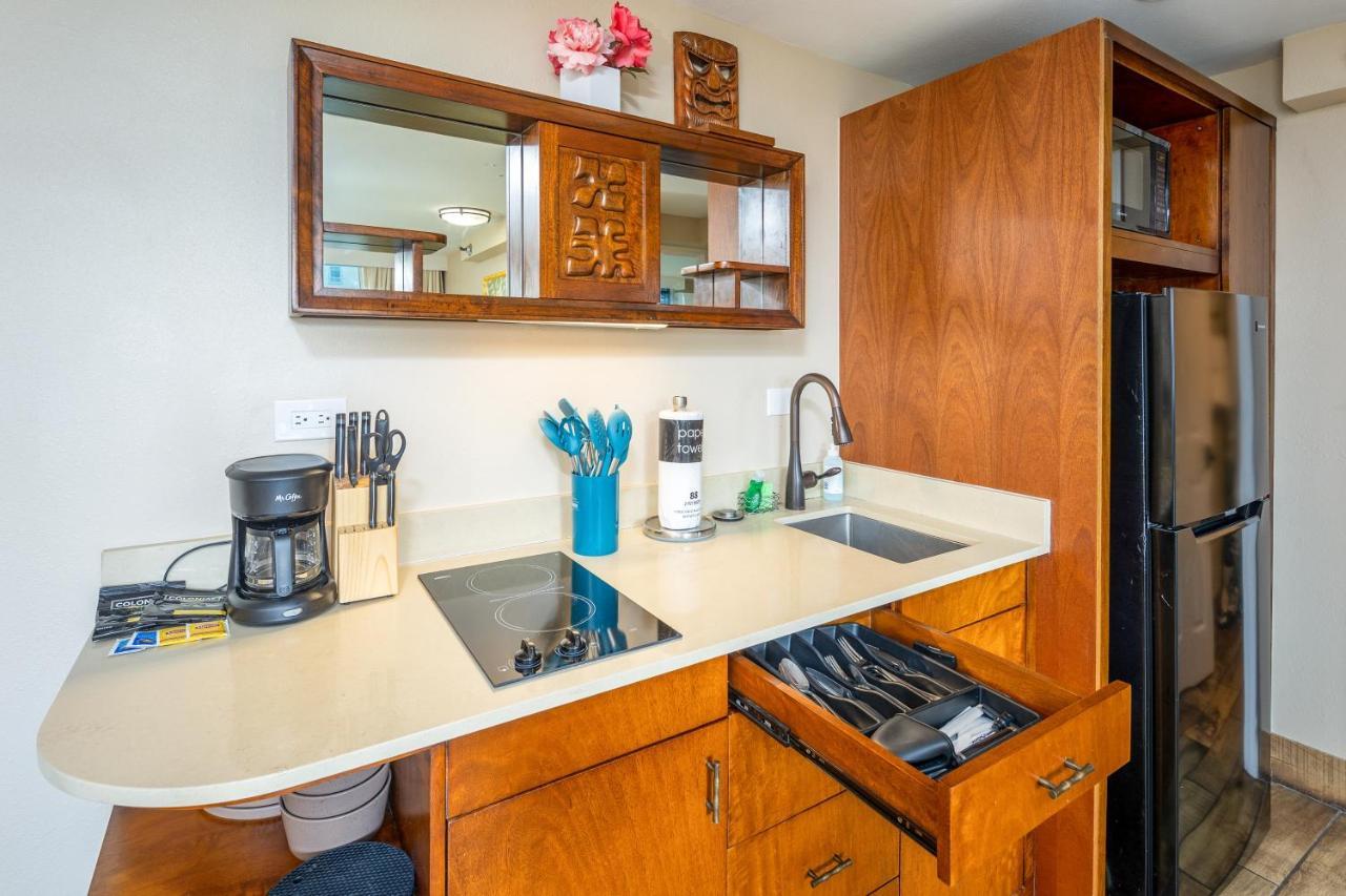 Gorgeous One Bedroom Bamboo Blocks From The Beach 호놀룰루 외부 사진