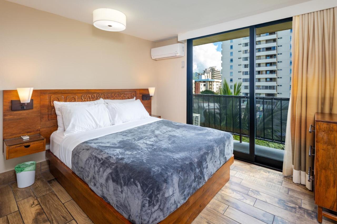 Gorgeous One Bedroom Bamboo Blocks From The Beach 호놀룰루 외부 사진