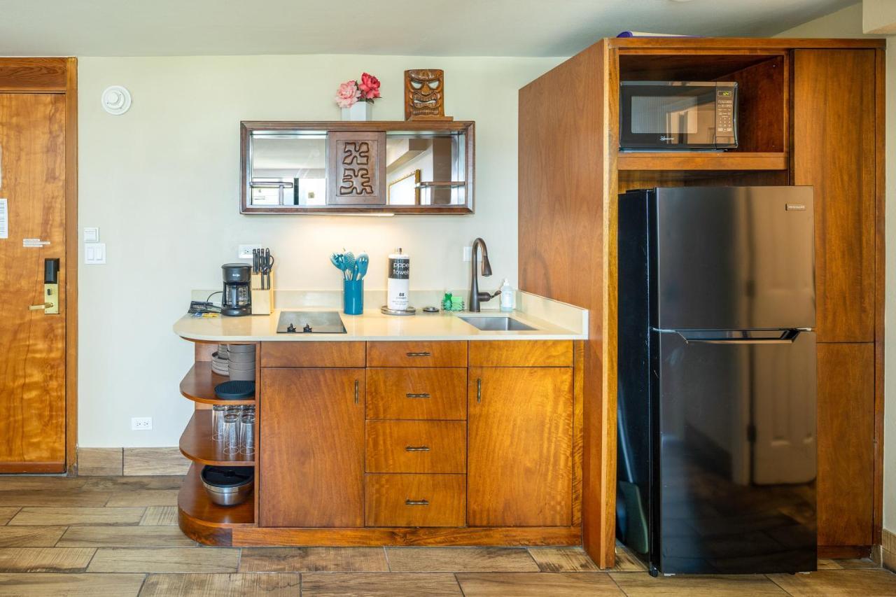 Gorgeous One Bedroom Bamboo Blocks From The Beach 호놀룰루 외부 사진