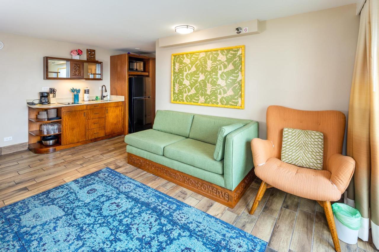 Gorgeous One Bedroom Bamboo Blocks From The Beach 호놀룰루 외부 사진
