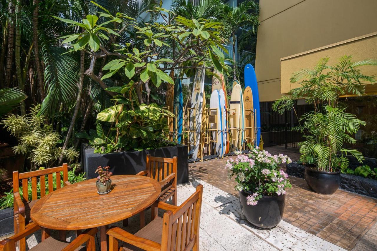 Gorgeous One Bedroom Bamboo Blocks From The Beach 호놀룰루 외부 사진